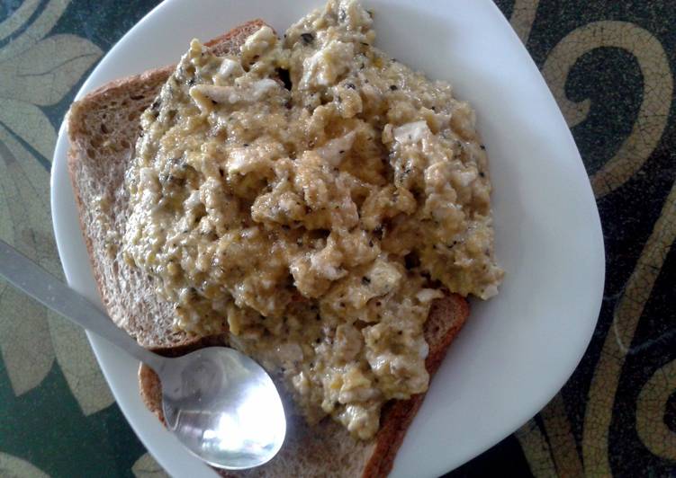 Scrambled eggs with whole grain toast