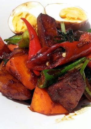 A picture of Spicy Potato And Carrot With Egg.