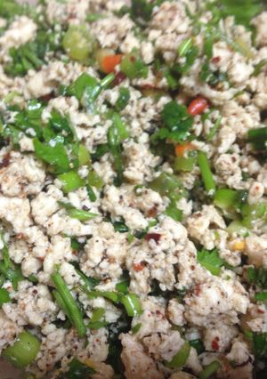 A picture of Laap Gai aka Minced Chicken Salad.