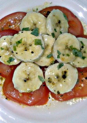 A picture of Sig's Banana and Tomato Salad.
