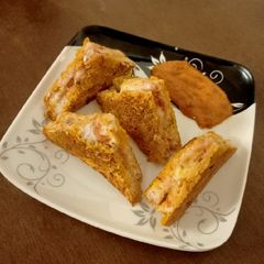 A picture of Cheesy Bread Omlette.