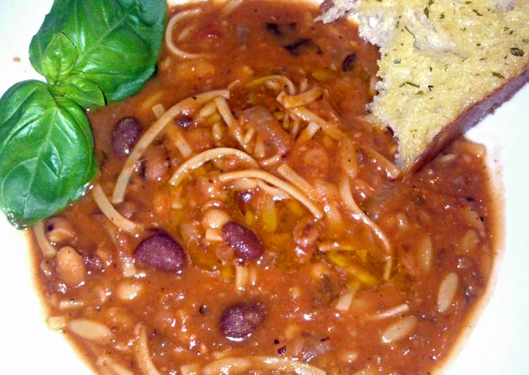 sig's Fagioli ( Italien Bean and Pasta Soup)