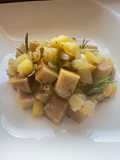 Seitan con mele e rosmarino