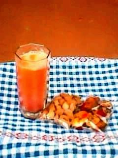 A picture of Watermelon🍉carrot🥕 juice.