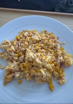 Une photo de Œufs Brouillés au Jambon et Maïs Grillé