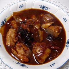 A picture of Chicken Stewed with Prunes and Red Wine.