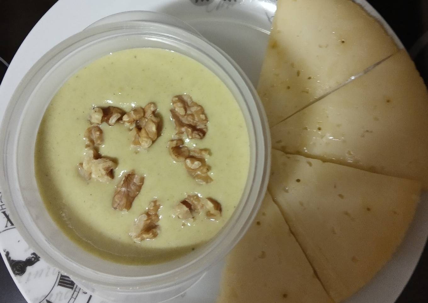 Crema de calabacín blanco con brócoli y nata