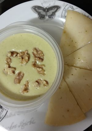 Una foto de Crema de calabacín blanco con brócoli y nata