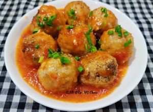 Hình của món Xíu mại trứng cút sốt cà chua.