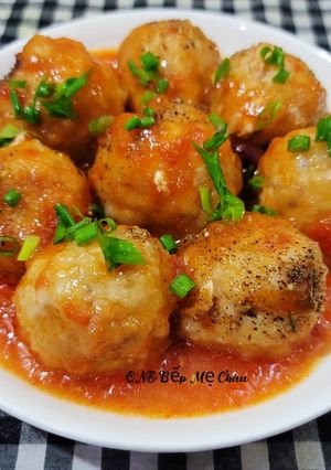Hình của món Xíu mại trứng cút sốt cà chua.