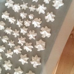 Merengue cookies/dominican frosting! A picture of Merengue cookies/dominican frosting!.