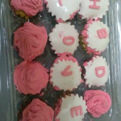 A picture of Vanilla cupcakes.