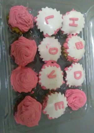 A picture of Vanilla cupcakes.