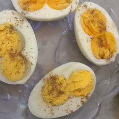 A picture of Boiled eggs.