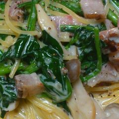 A picture of Spinach and Bacon Cream Pasta.
