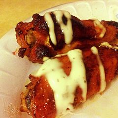 A picture of Honey Sriracha Wings.