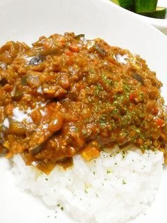 A picture of Easy Summer Veggie Keema Curry with Lots of Eggplant.