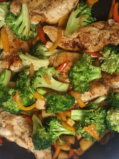 A picture of Chicken and vegetables mix.
