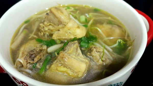 Canh gà nấu rau nấm