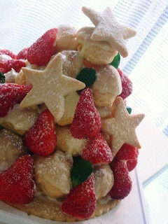 A picture of Croquembouche Tree.