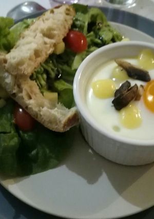 Une photo de Oeuf cocotte au champignons de Paris et Cantal