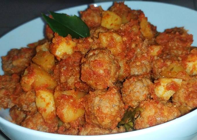 Kentang balado bola-bola