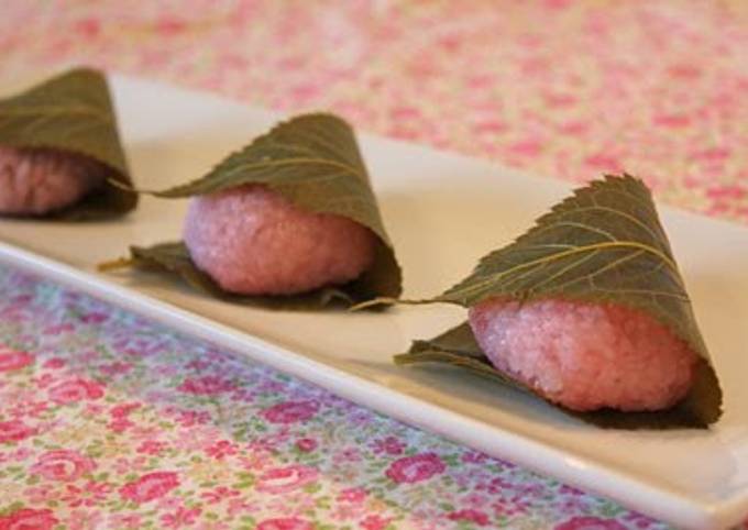 Easy Sakura Mochi (Domyoji) Using A Microwave Steaming Container