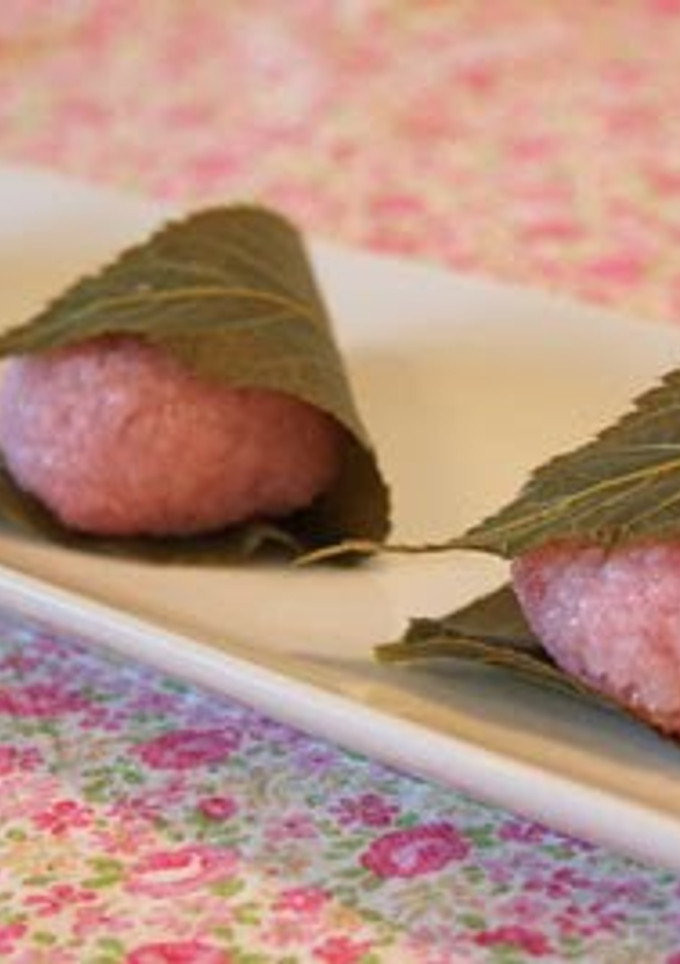 A picture of Easy Sakura Mochi (Domyoji) Using A Microwave Steaming Container.