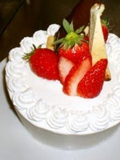A picture of The Trick to Making a Beautiful Decorated Cake.