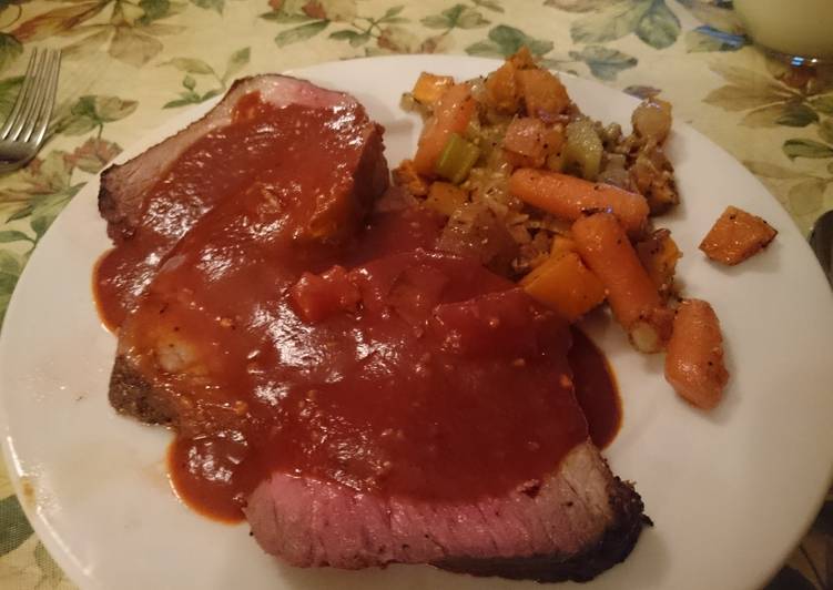 Easiest Way to Make Slow-Cooked Roast Beef with Red Sauce in 26 Minutes for Young Wife