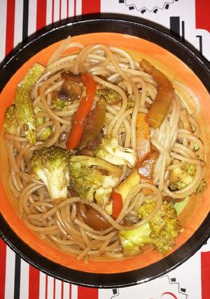 Una foto de Chapsui vegetariano con fideos
