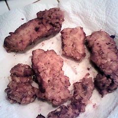 A picture of crunchy shoestring potatoe chicken.