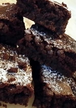 A picture of fudgy deep dish brownie.