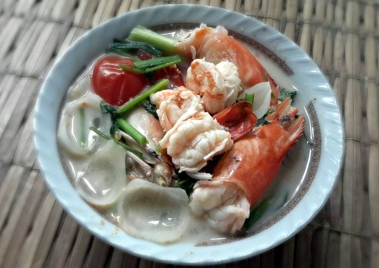 How to Make Super Quick Homemade kanya&#39;s Prawns in coconut milk