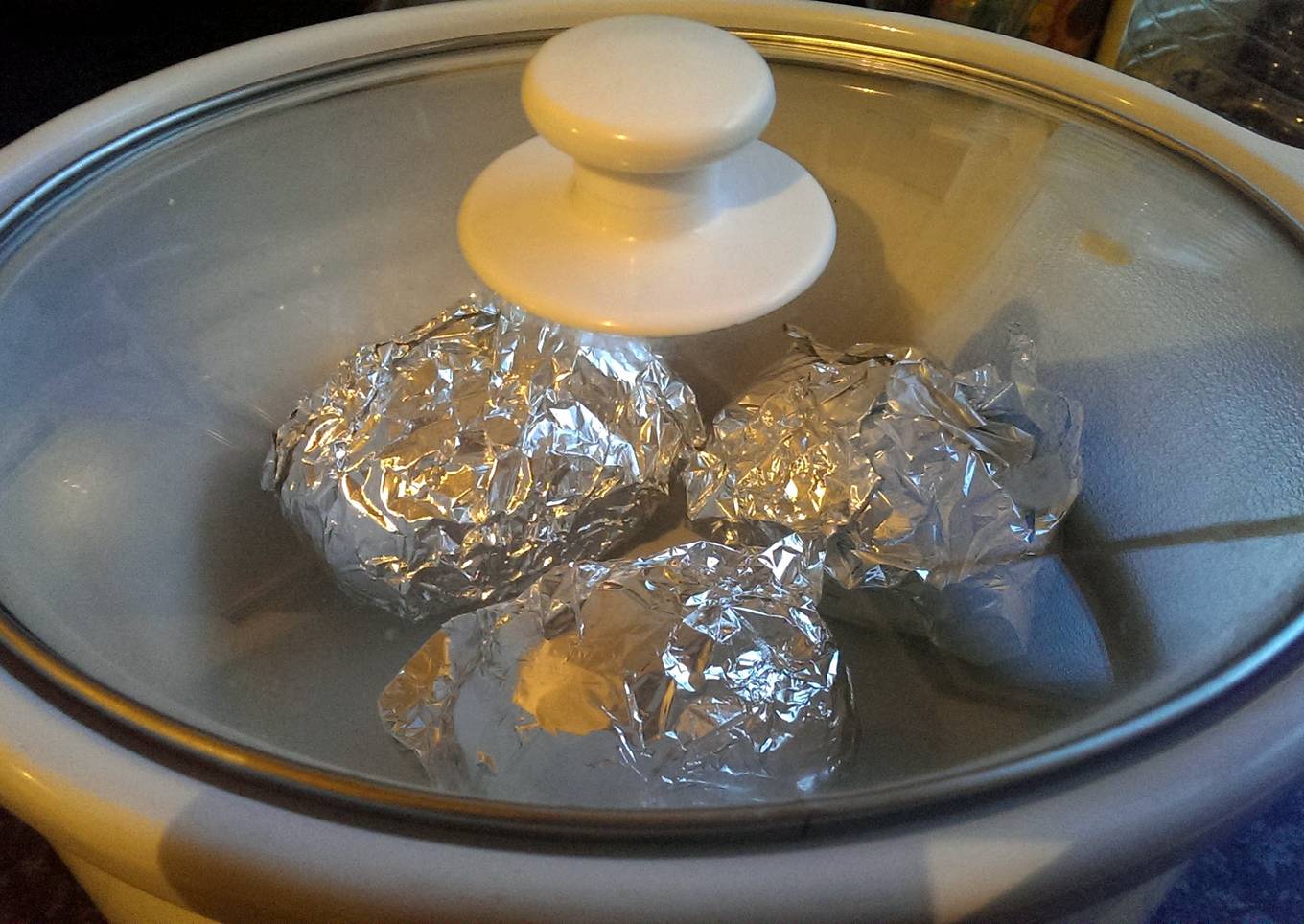 Slow-cooked potatoes in banks in the oven