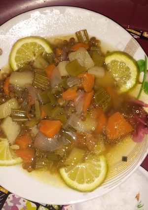 صورة لوصفة شوربة عدس مع كرفس
