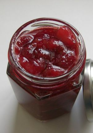 A picture of Beginner-Friendly Easy Strawberry Jam.