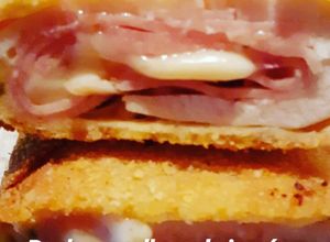 Una foto de Pechuga rellena de jamón y queso mozzarella (MV)