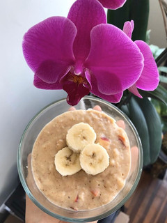 Una foto de Avena con manzana y plátano🤤