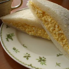 A picture of Baker's Rich Egg Sandwich.