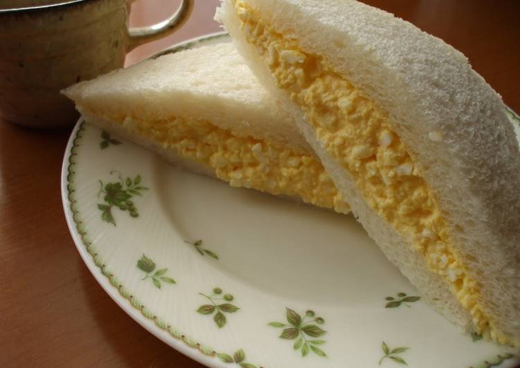 Steps to Prepare Any-night-of-the-week Baker&#39;s Rich Egg Sandwich