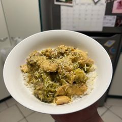 A picture of Creamy Mushroom Chicken & Rice 🍄‍🟫.