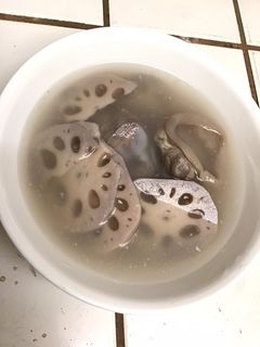 Hình của món Canh củ sen hầm xương.