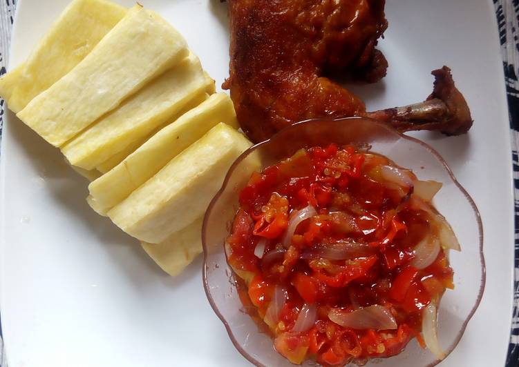 Yam fries and tomatoes sauce paired with chicken