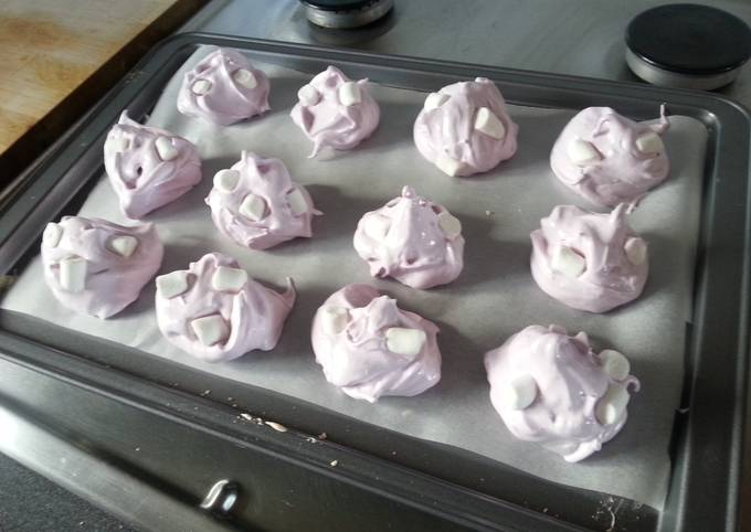 strawberry marshmallow meringues