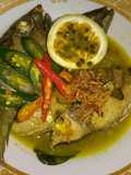 Gulai ikan asam markisa