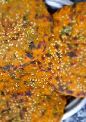A picture of Methi na dhebra.