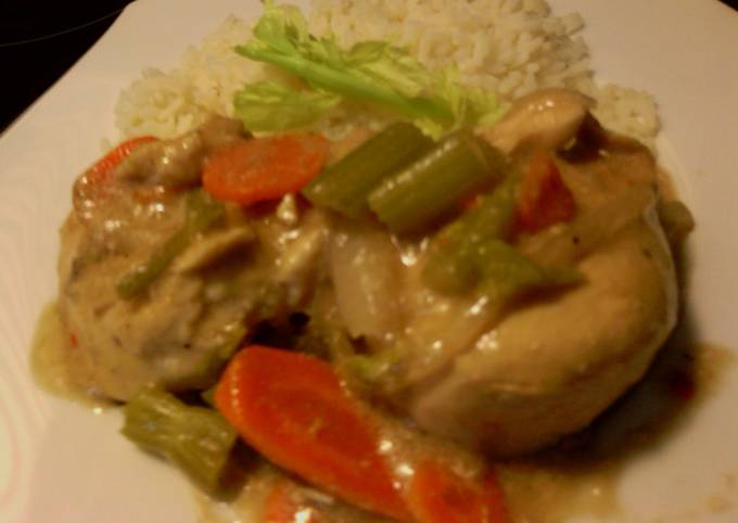 Simple Way to Make Ultimate sunshine&#39;s saucy chicken with veggies