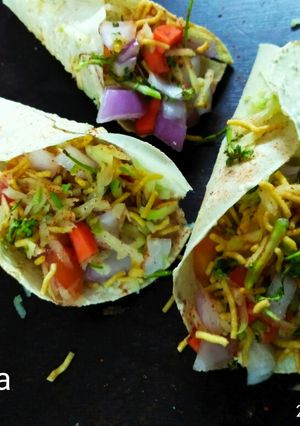 A picture of Cone Papad Raw Aam chat.