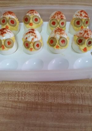 A picture of Lil chicks deviled eggs.